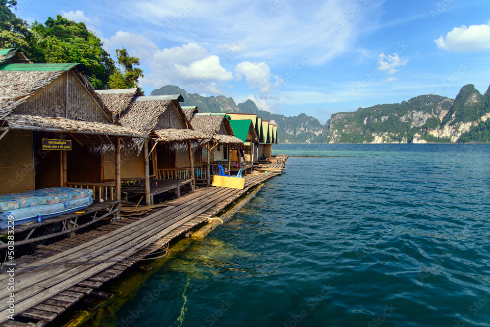 Obraz premium Khao Sok National Park, Mountain and Lake in Thailand
