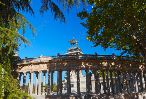 Fototapeta Monument in the Park of the Pleasant Retreat in Madrid Spain