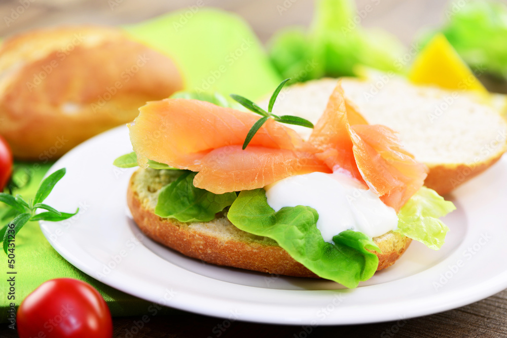 Belegtes Brötchen mit Lachs Belegtes Brötchen mit Lachs