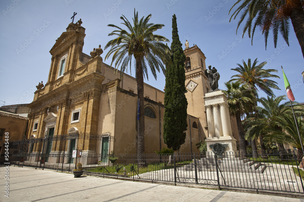 La Basilica Santa Maria Assunta and the Great War Memorial
