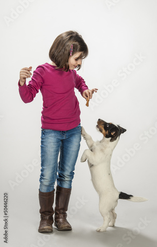Bambina premia il suo cane