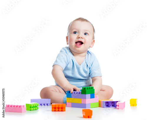 kid boy playing with constr...