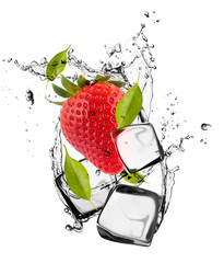Fototapete Obst im Eis Erdbeeren mit Eiswürfeln, isoliert auf weißem Hintergrund  © Jag_cz