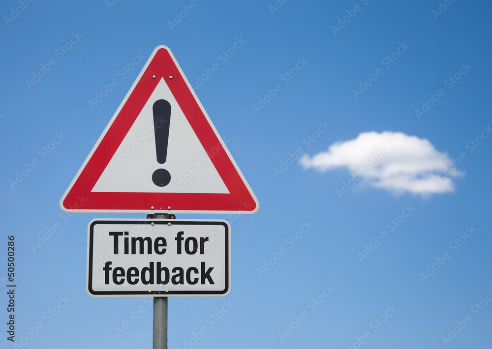 Achtung Schild mit Wolke TIME FOR FEEDBACK Achtung Schild mit Wolke TIME FOR FEEDBACK