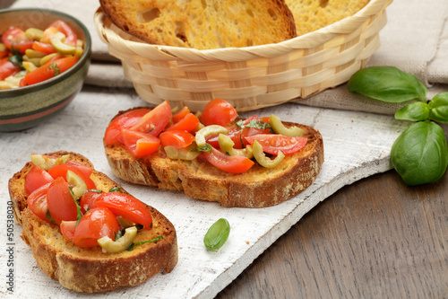 Bruschetta mit Tomaten photo