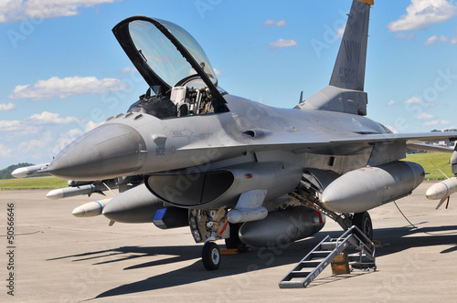 F-16ファイティングファルコン photo