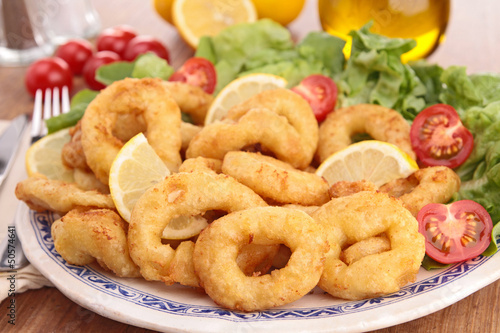 squid rings with lettuce