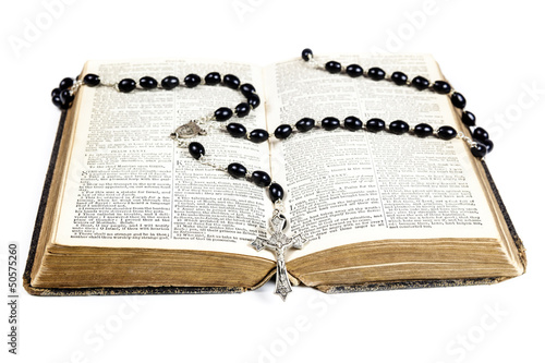 Obraz na płótnie Rosary beads, cross and Bible w salonie