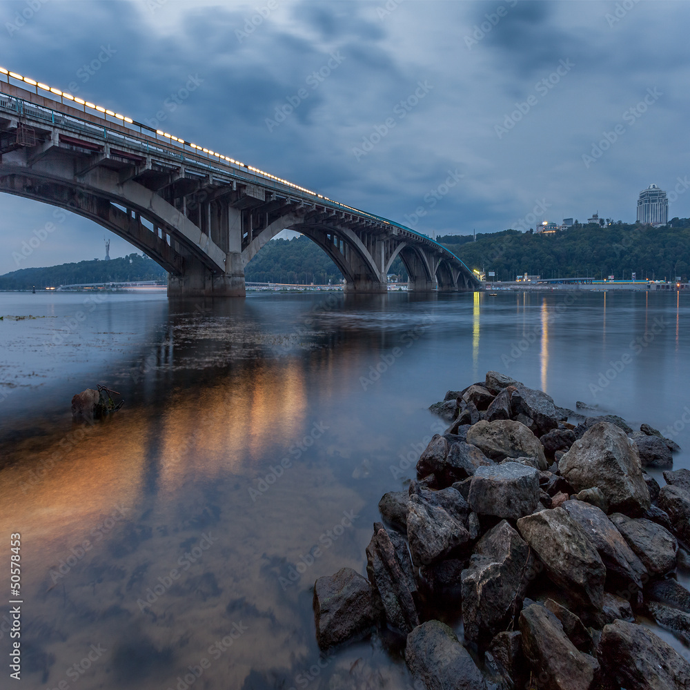 Naklejka premium Kyiv Metro bridge in the evening