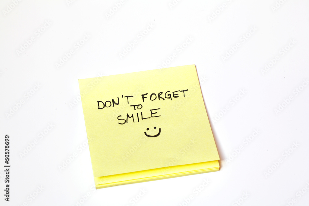 Sticky note post-it, don't forget to smile, isolated Photos | Adobe Stock