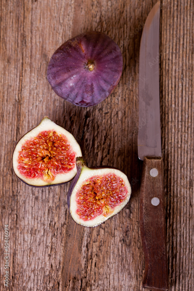 fresh figs and old knife