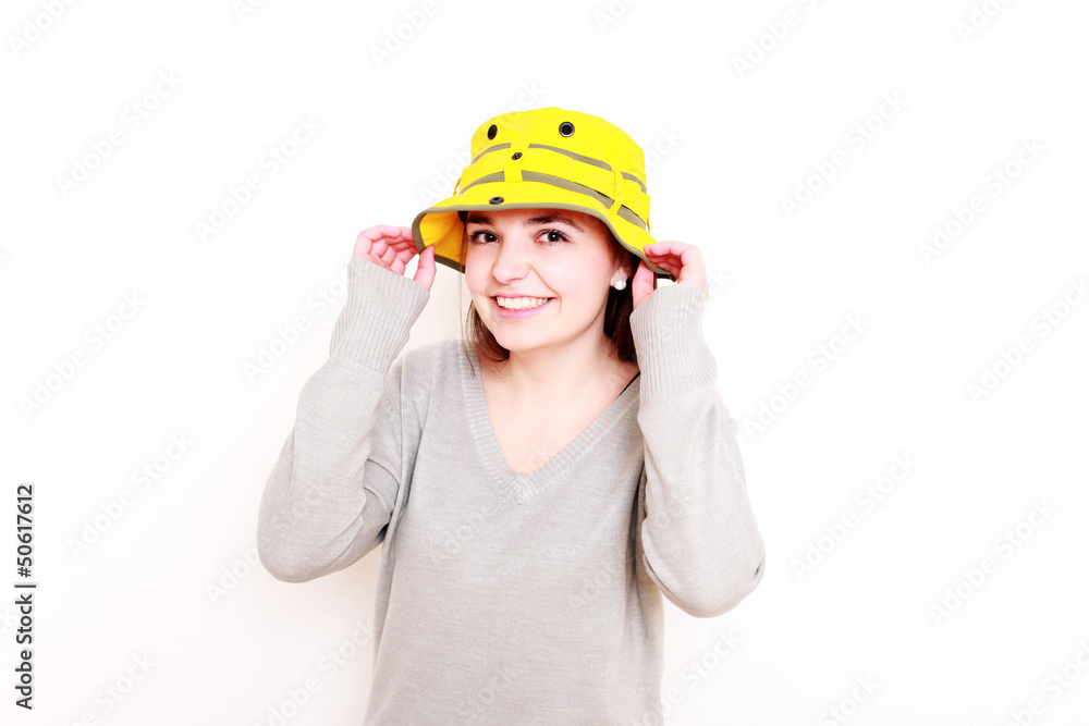 junge Frau mit Mütze junge Frau mit Mütze