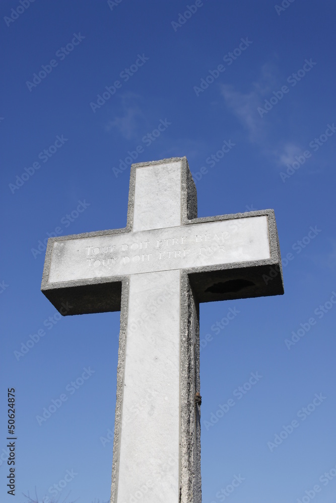Croix, tombe du Cimetière du Montparnasse à Paris