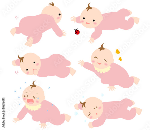 赤ちゃん乳児　はいはい1　ずり這い　女の子