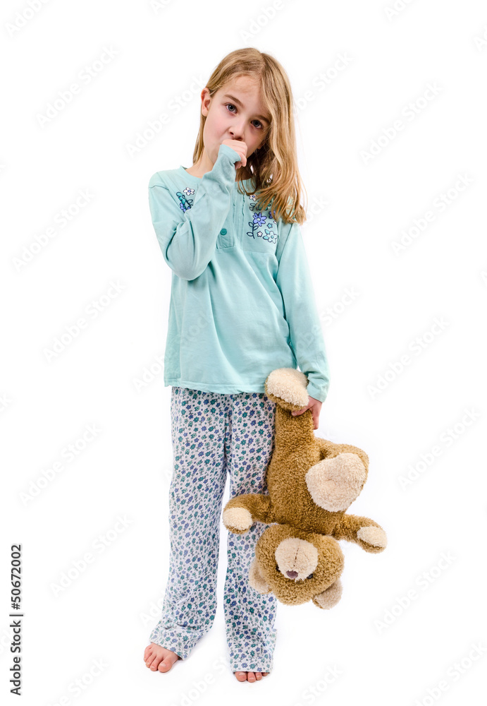 Tired little girl in pajamas holding teddy bear foto de Stock | Adobe Stock