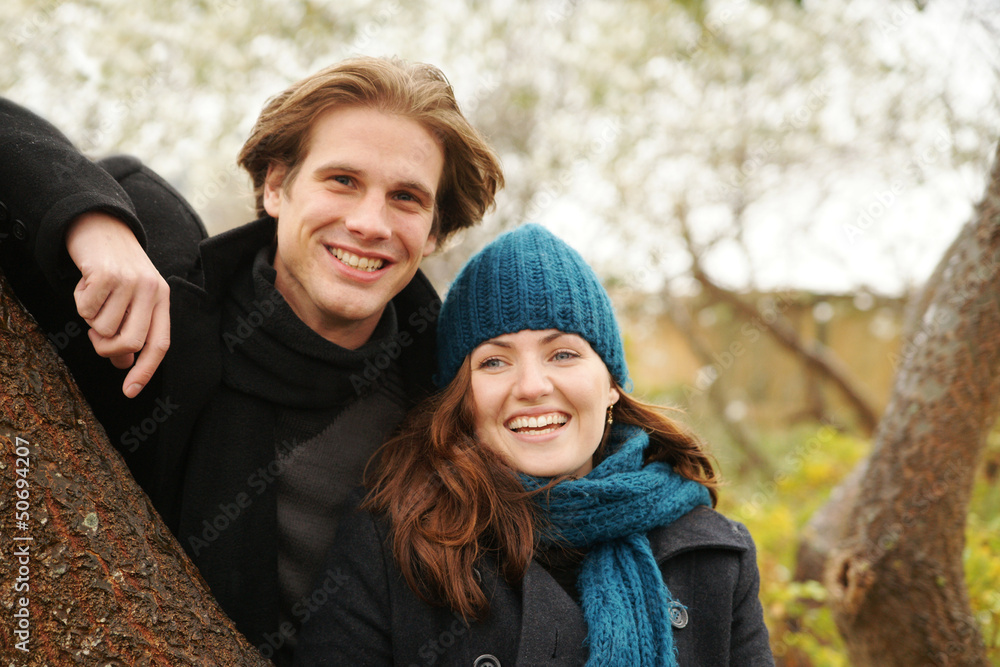 Fototapeta premium Young Couple in Autumn Junges Paar im Herbst