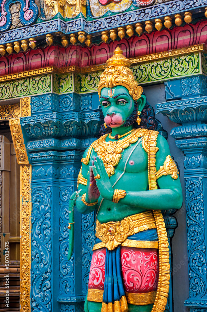 Obraz premium Hanuman statue at Sri Krishnan temple, Singapore