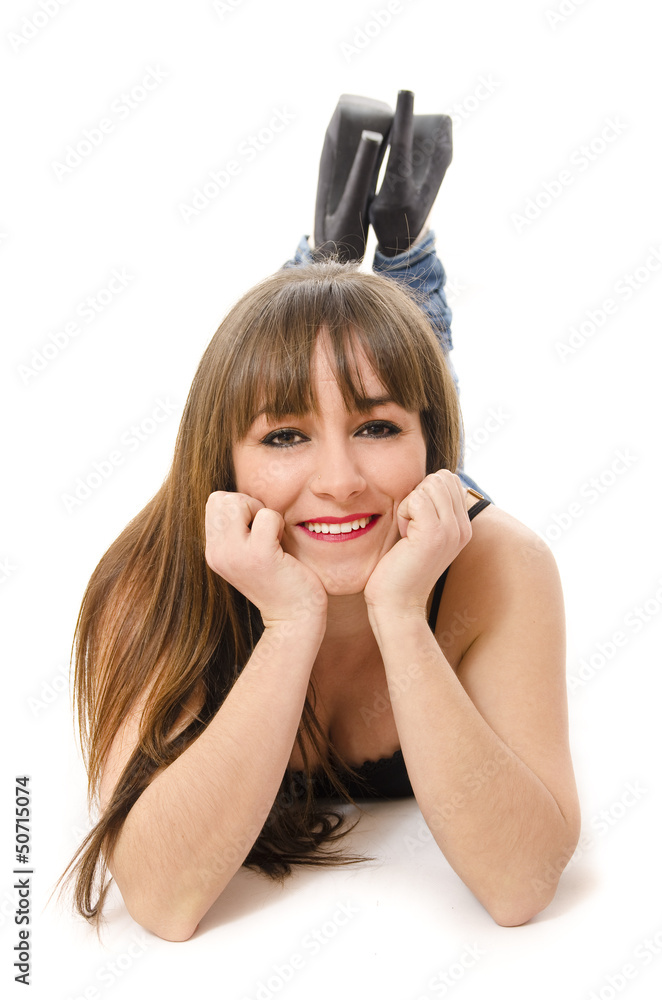 Chica tumbada sonriendo. Chica tumbada sonriendo.