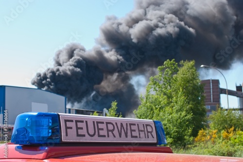 Feuerwehr im Einsatz bei Großbrand in Industriegebiet, Niedersachsen, Deutschland, Europa photo