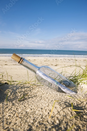Flaschenpost am Strand