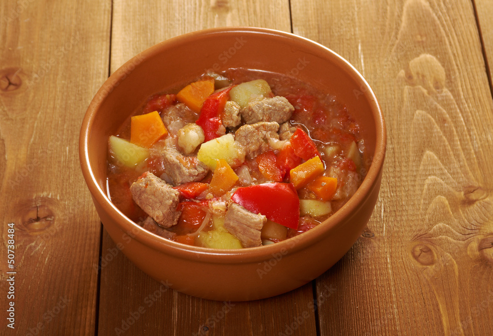l Hungarian hot goulash soup