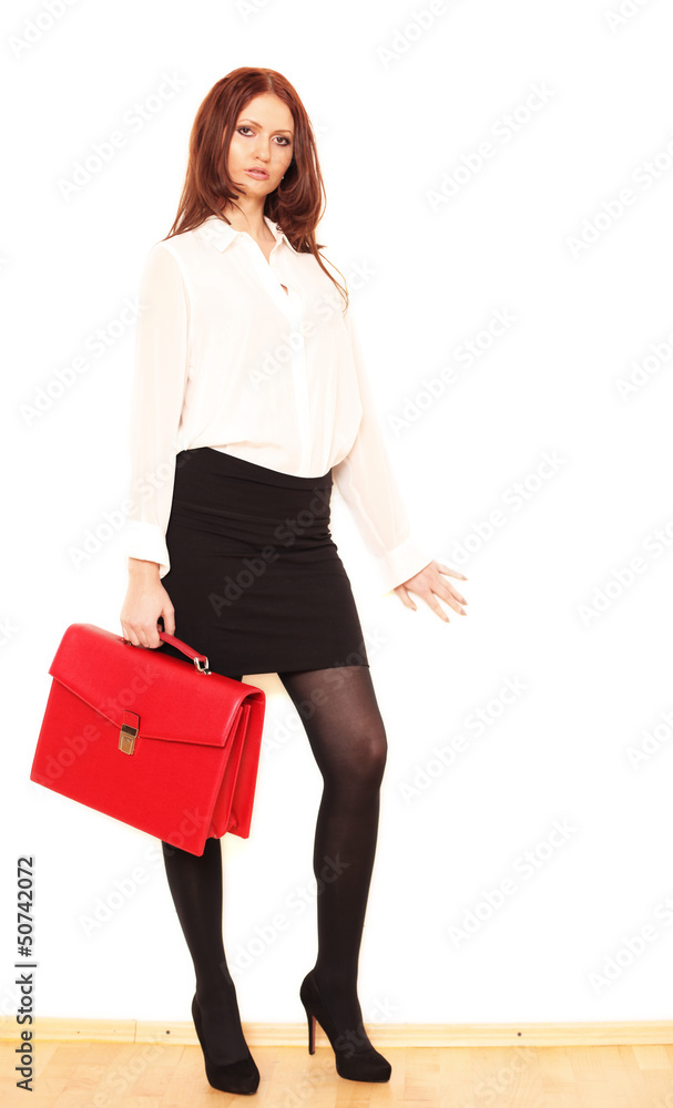 junge Frau mit roter Ledertasche junge Frau mit roter Ledertasche