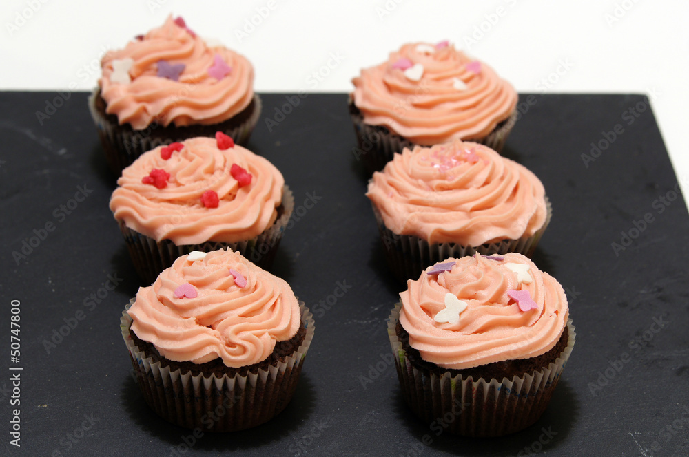 Cupcakes au chocolat et glaçage crème au beurre Cupcakes au chocolat et glaçage crème au beurre