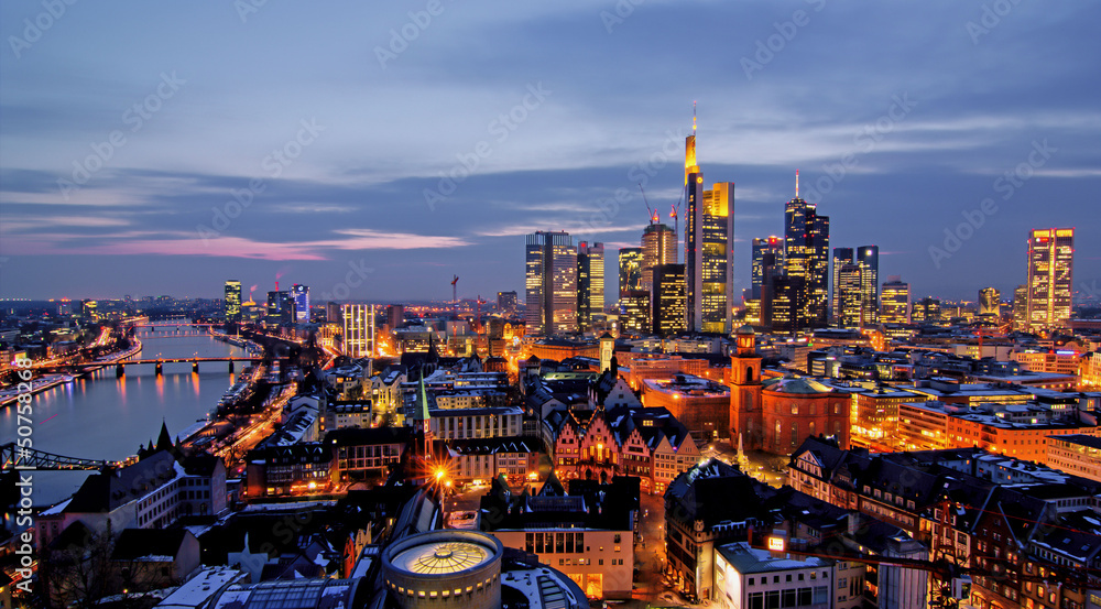 Frankfurt am Abend von oben