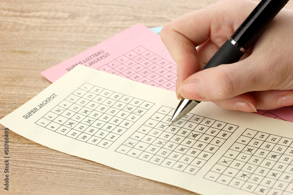 Obraz premium Closeup of lotto ticket during the marking of numbers,