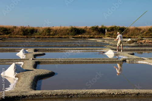marais salants de guérande avec paludier