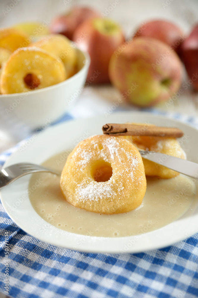 Äpfel in Bierteig mit Zimtsoße Stock-Foto | Adobe Stock Äpfel in Bierteig mit Zimtsoße Stock-Foto | Adobe Stock
