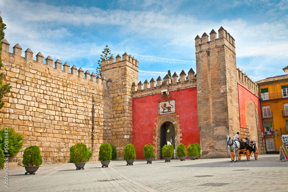 Fototapeta premium Brama do ogrodów Real Alcazar w Sewilli. Andaluzja, Hiszpania.