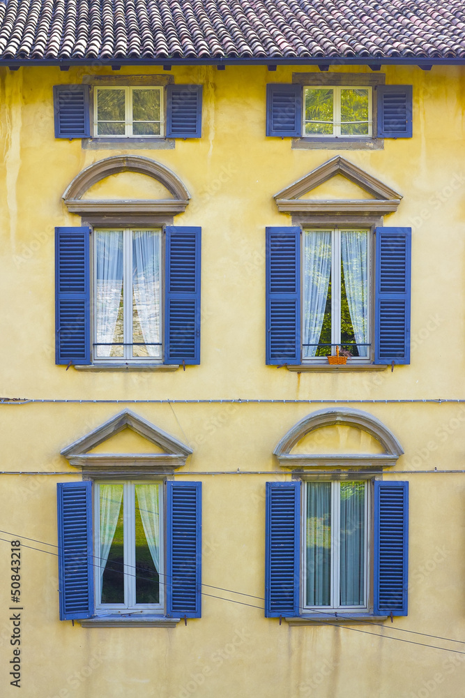 Fototapeta premium Italian architecture.Colorful windows and facade in Venice