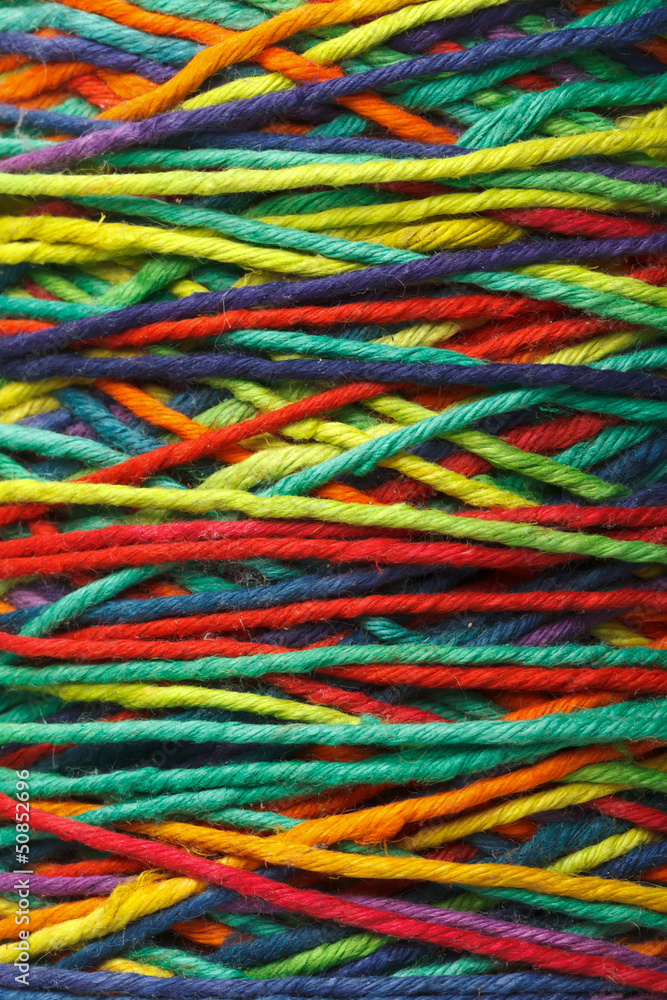 Multicolored yarn roll