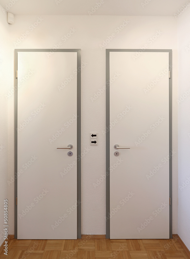 Zwei Türen nebeneinander Photos