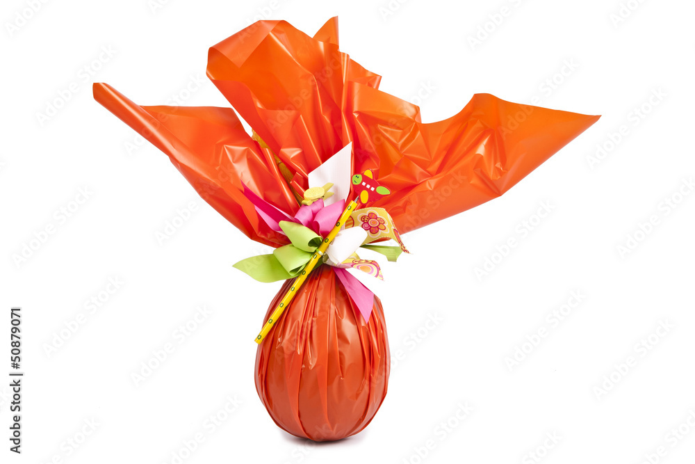 Fototapeta premium huevo de pascua envuelto en regalo