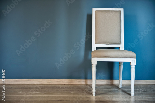 Fototapeta Naklejka Na Ścianę i Meble -  White chair near the blue wall