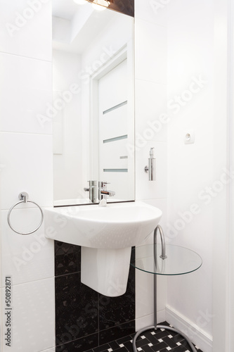 Vibrant cottage - Sink in a bathroom