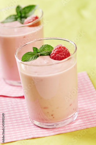 Yoghurt quark raspberry dessert