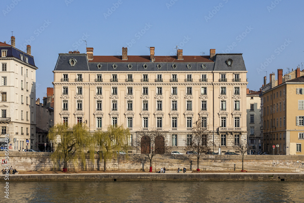 immeuble ancien style empire sur les quais de Saône à Lyon