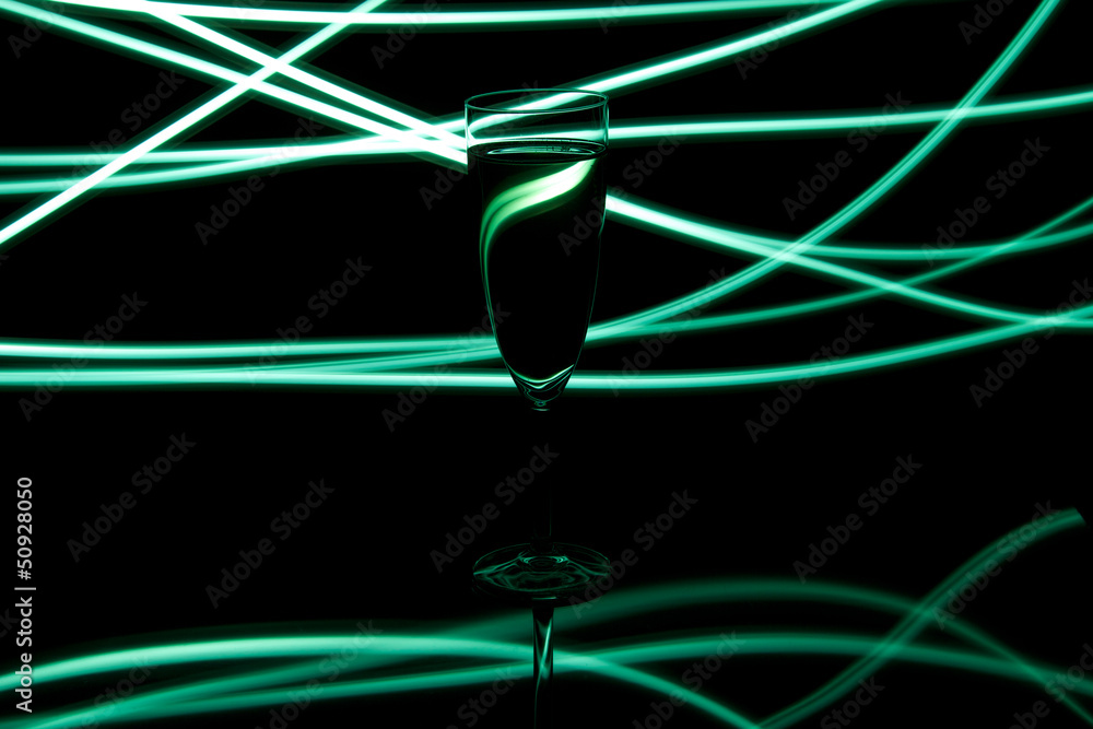 grünes Lightpainting Sektglas