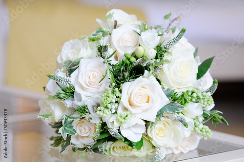 Brides white roses