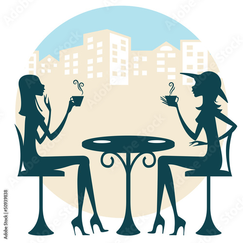 Dos amigas tomando un café o té y charlando