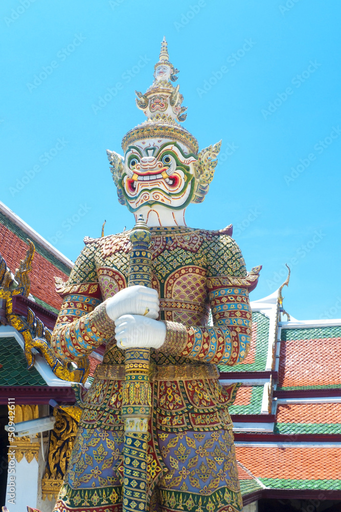 Giant sculpture in Wat Phra Kaew.