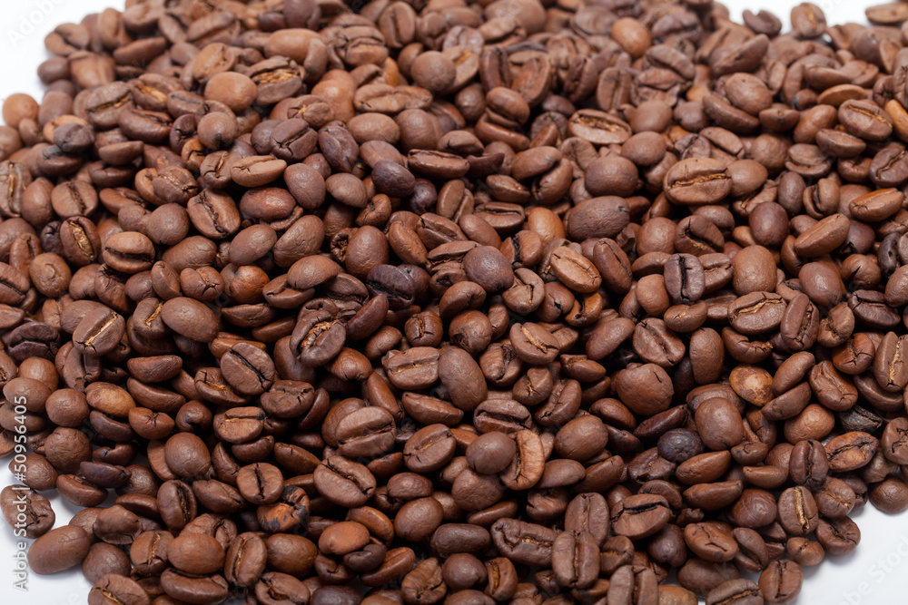 Fototapeta premium coffee beans close up isolated on white