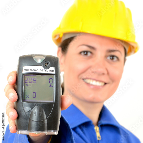 Multi-gas detector, a device for measuring the concentration of