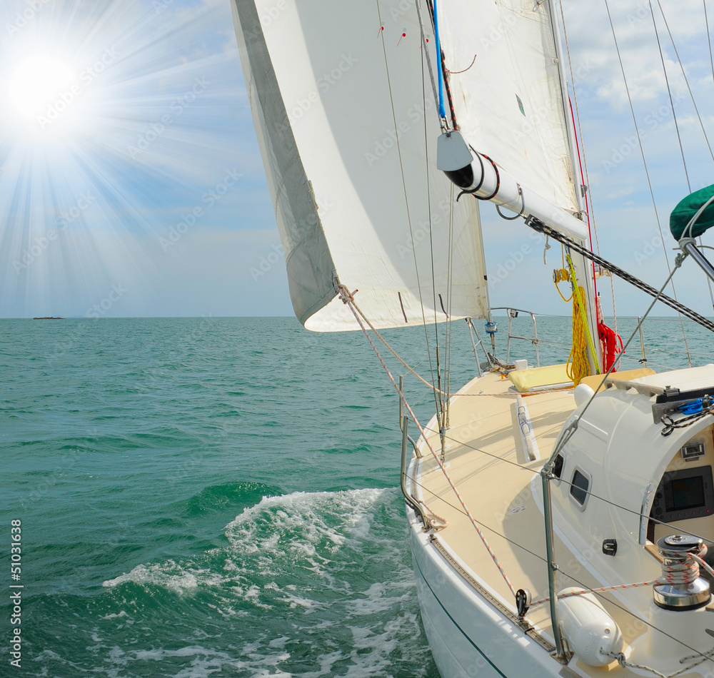 Obraz premium Yacht in the open sea