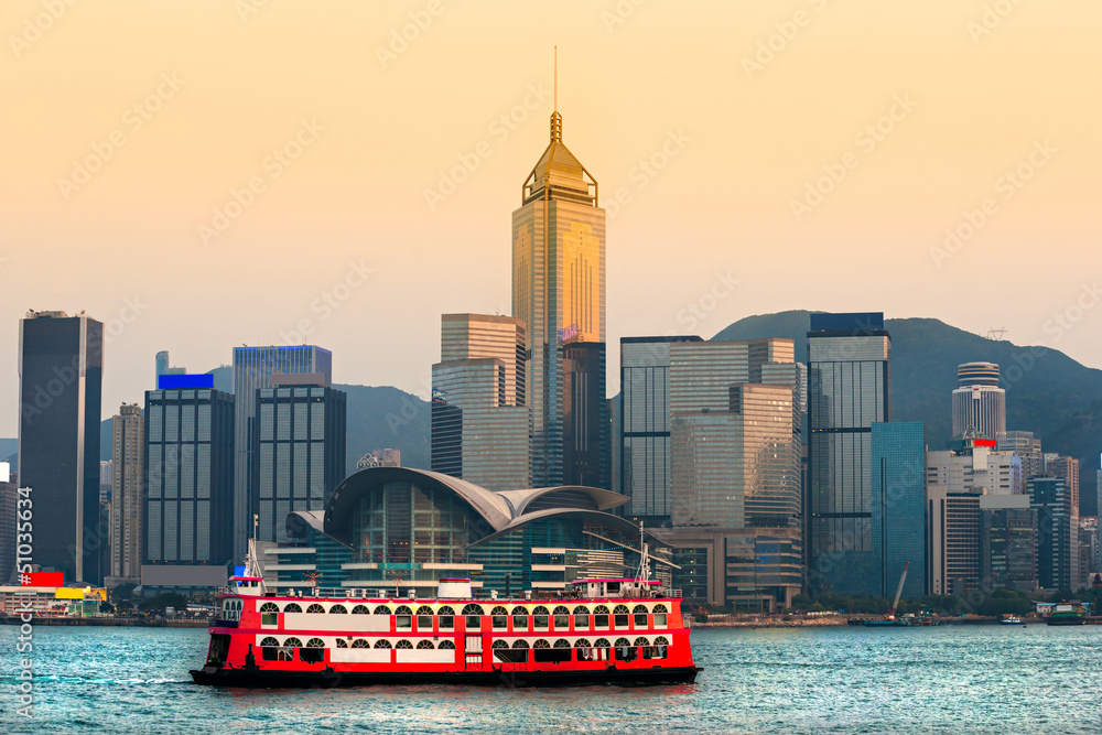 Fototapeta premium Hong Kong Harbour at sunset.