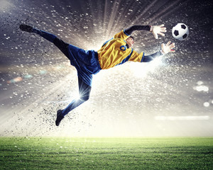 Acrylglasbilder Fußball fürs Kinderzimmer Keeper greift den Ball im Stadion  © Sergey Nivens