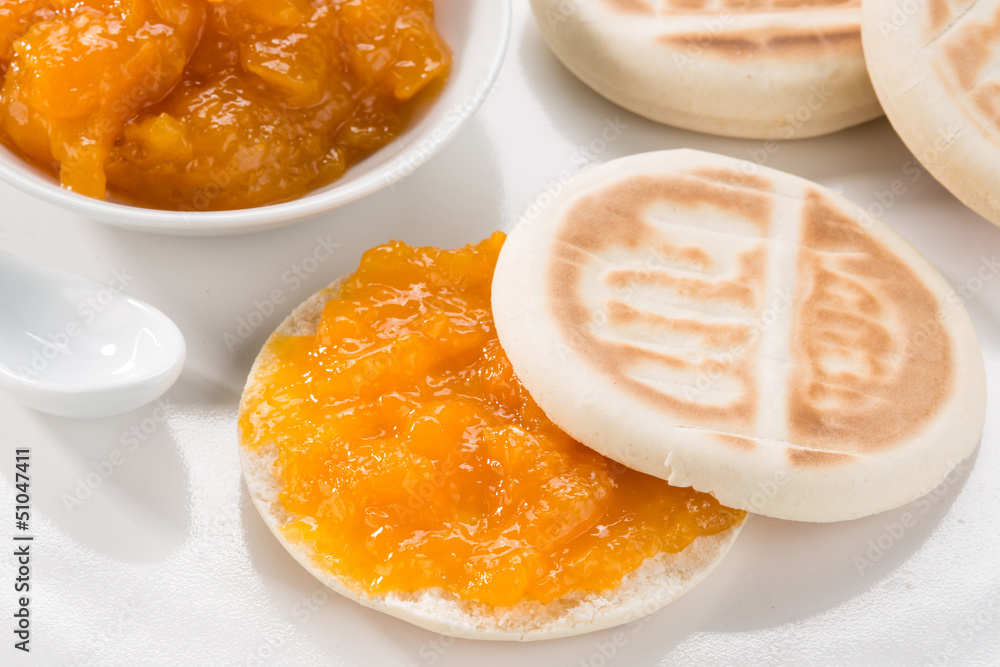 Marmellata di pesche e tigelle - Peach jam and tigelle Marmellata di pesche e tigelle - Peach jam and tigelle